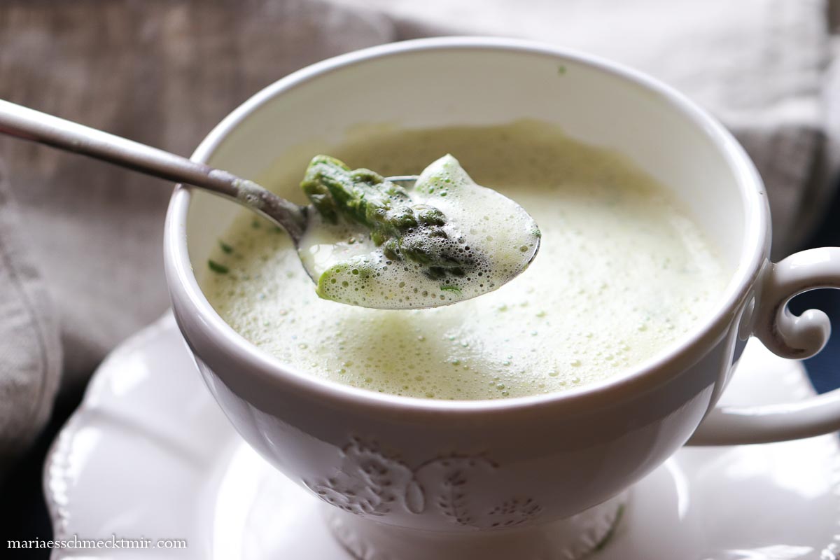 Grüne Spargelsuppe mit Bärlauch