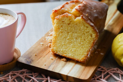 Einfacher saftiger Zitronenkuchen