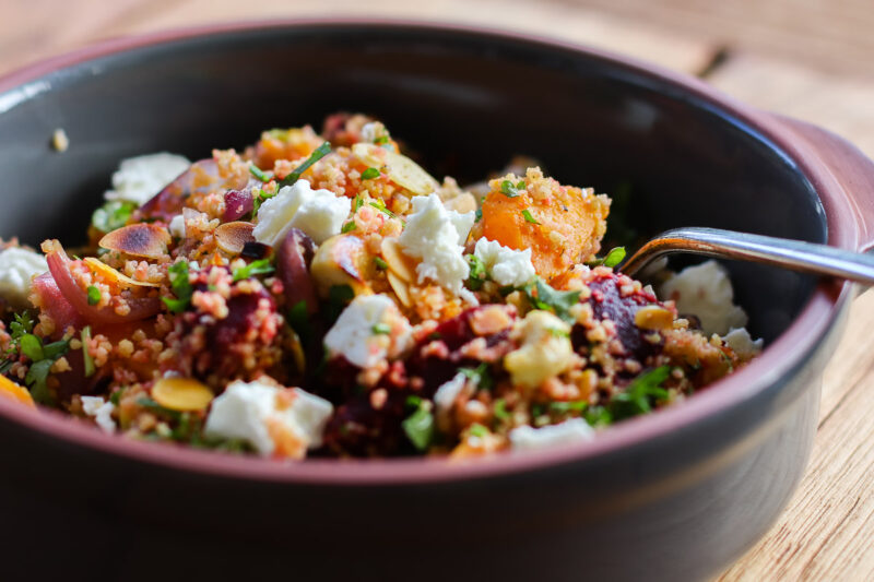 Couscous-Salat mit Kürbis und Roter Bete