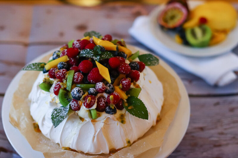 Pavlova Dessert