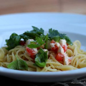 Spaghetti mit Tomaten und Mozzarella heiß-kalt