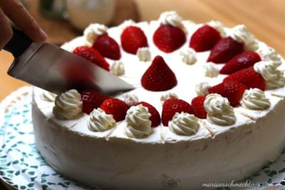 Erdbeer-Sahnetorte mit Pudding