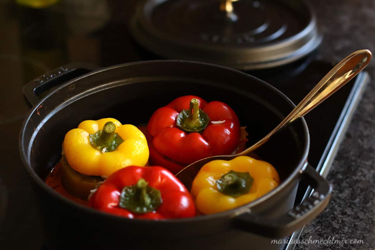 Paprikaschoten gefüllt mit Reis und Hackfleisch (Dolma)