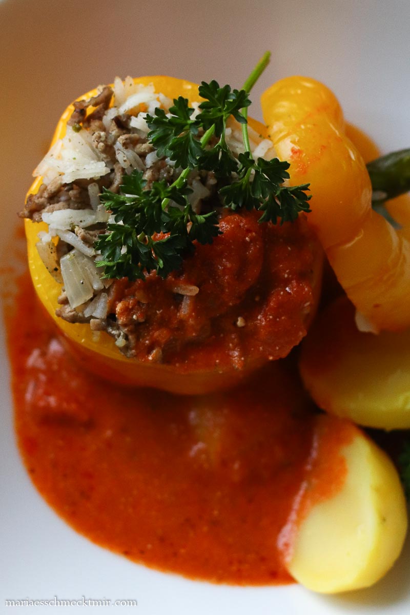 Paprikaschoten gefüllt mit Reis und Hackfleisch (Dolma)