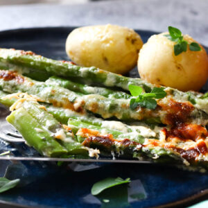 Grüner Spargel mit Parmesankruste