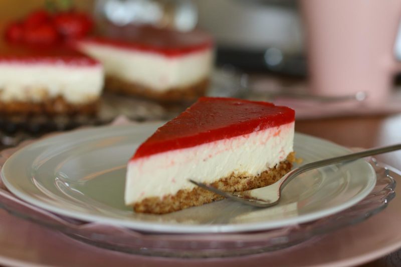 American Cheesecake mit Erdbeertopping ohne Backen