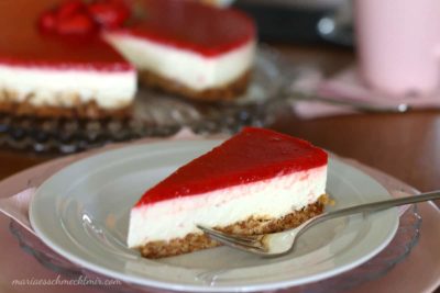 Cheesecake ohne Backen mit Erdbeertopping