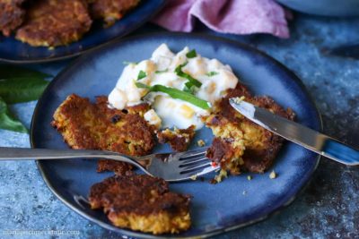 Kichererbsenbratlinge mit Mango-Raita