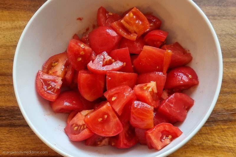 Tomaten für das Hähnchen-Curry