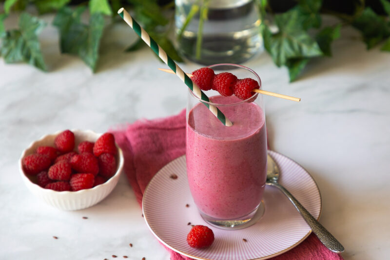 himbeer smoothie im glas