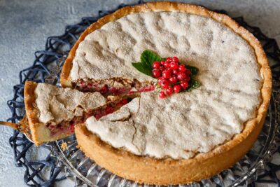 Johannisbeerkuchen mit Mandelbaiser