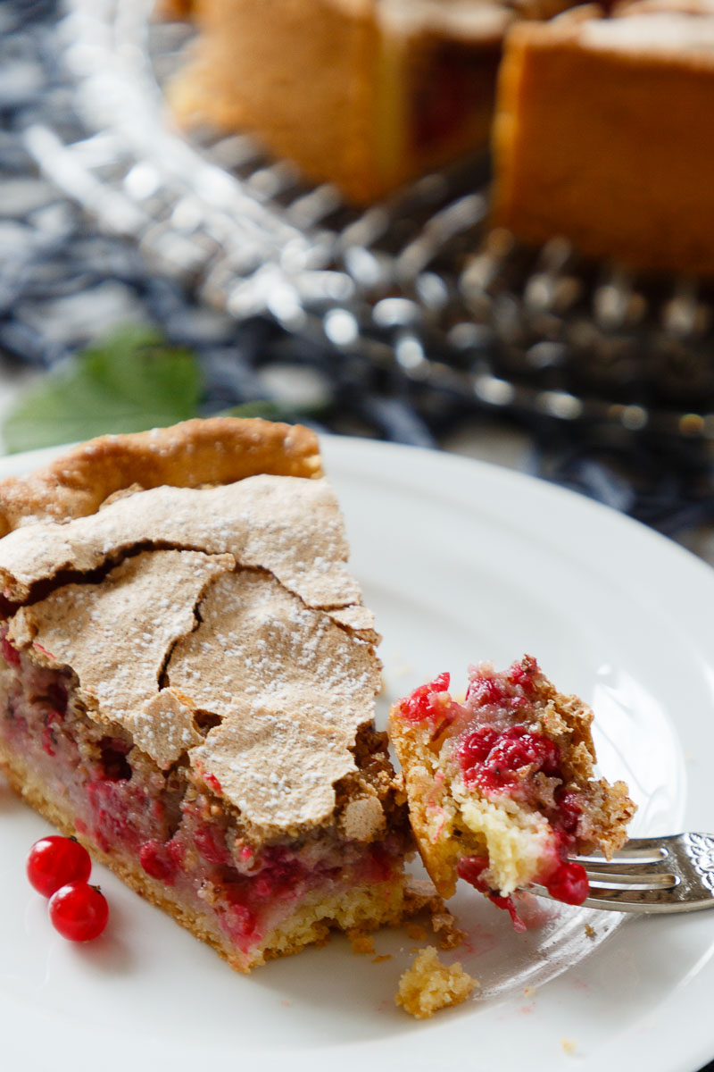 Johannisbeerkuchen mit Mandelbaiser