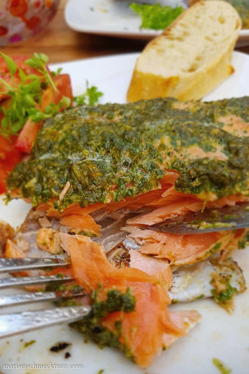 Gegrillter Lachs mit Kräutermarinade