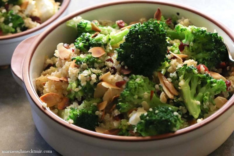 Quinoa Salat mit Feta und Brokkoli