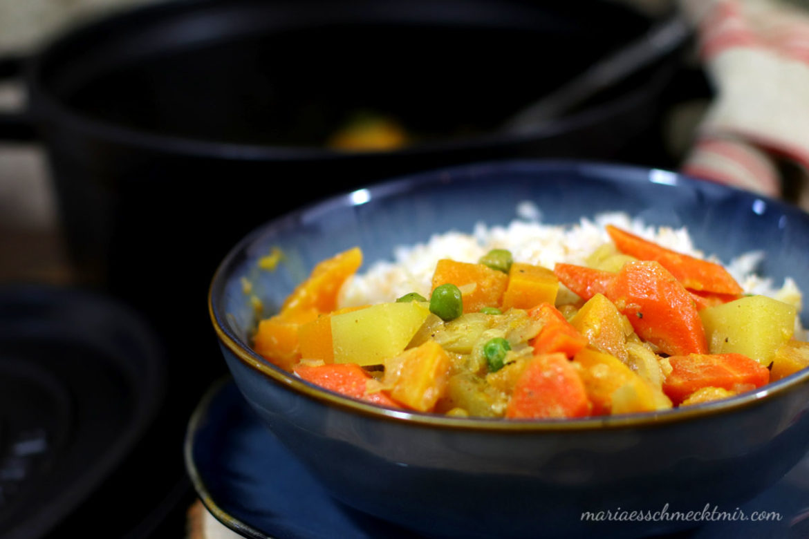 Veganes Kürbis-Kartoffel-Curry in Kokosmilch