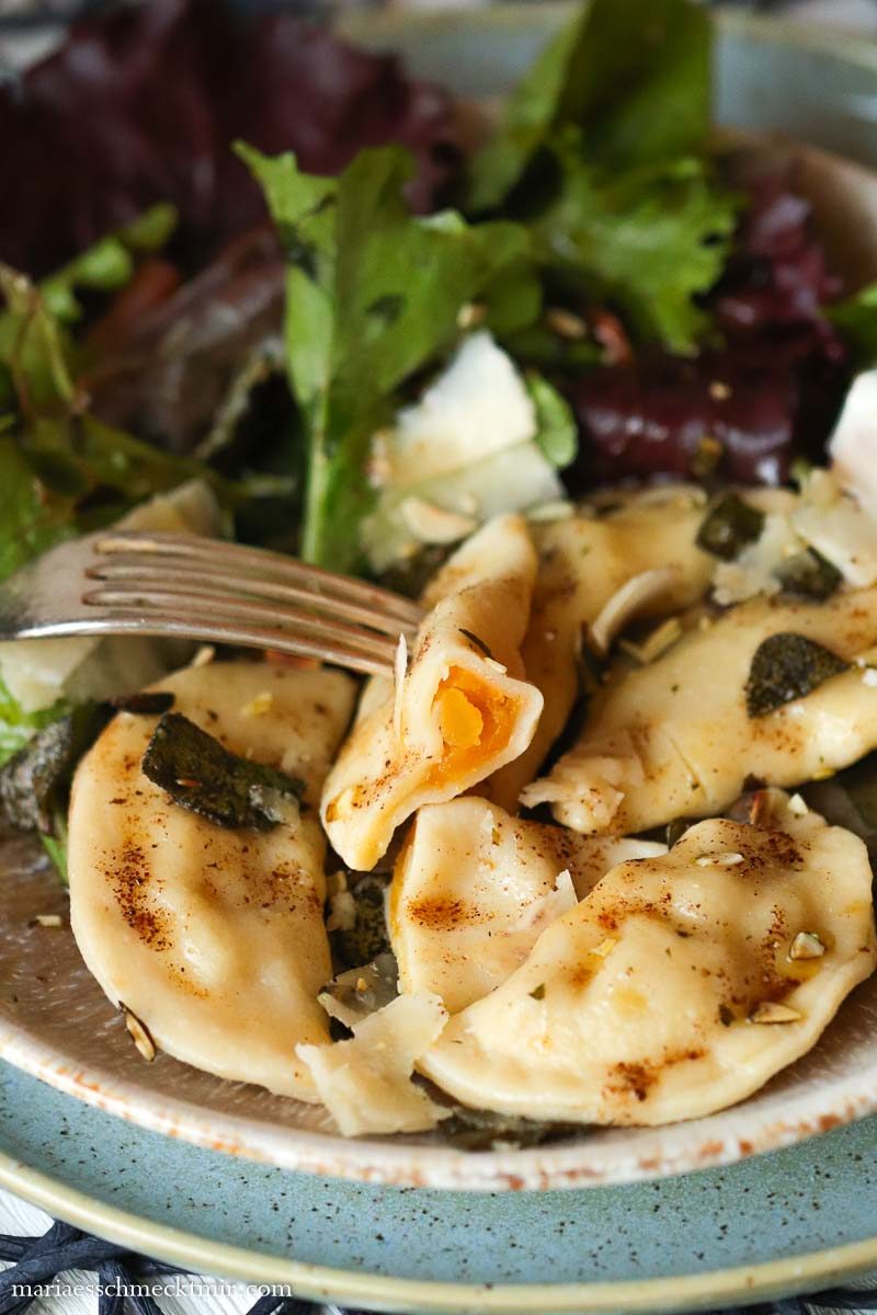 Kürbis-Ravioli mit Salbeibutter