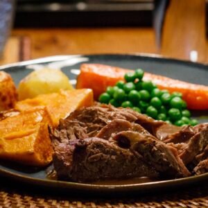 Lammbraten langsam im Backofen gebraten