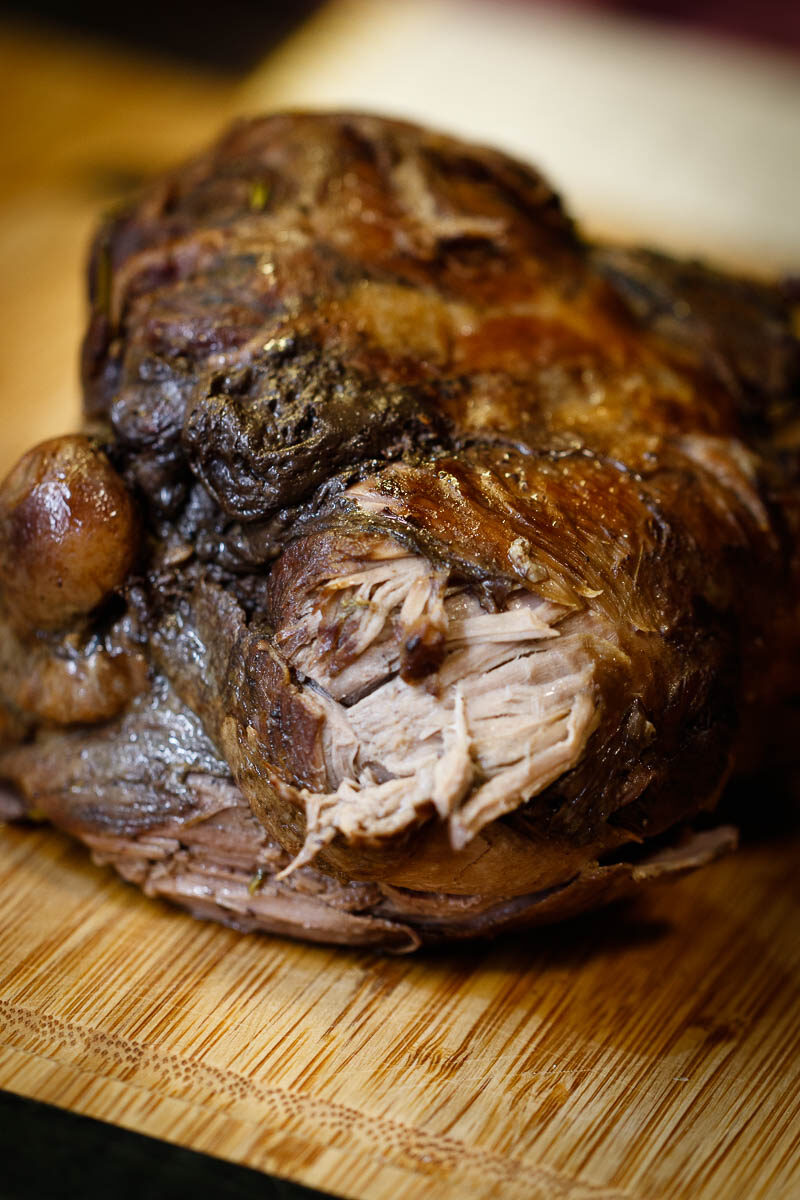 Lammbraten langsam im Backofen gebraten