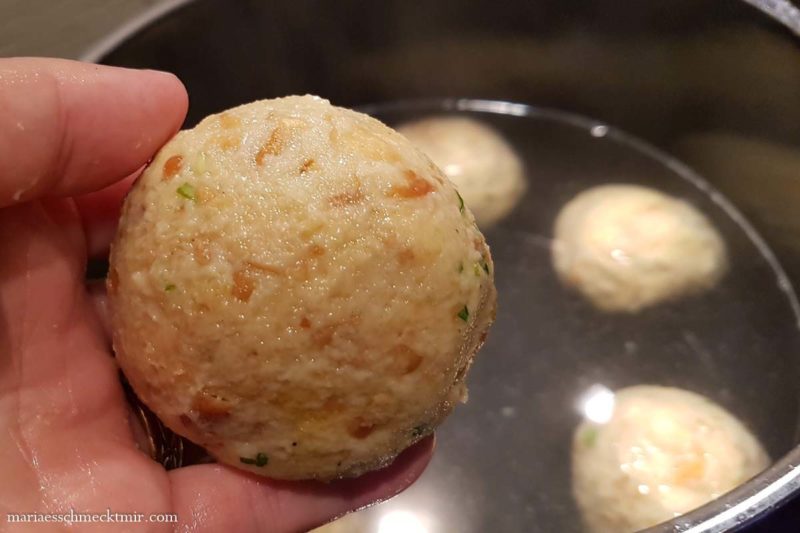 Semmelknödel zu den Rahmschwammerl