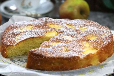 Versunkener Apfelkuchen, schnell und saftig