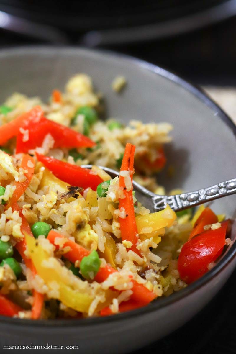 Gebratener Reis mit Gemüse und Ei