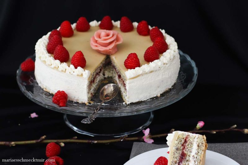 Mohn-Sahne-Torte mit Marzipan