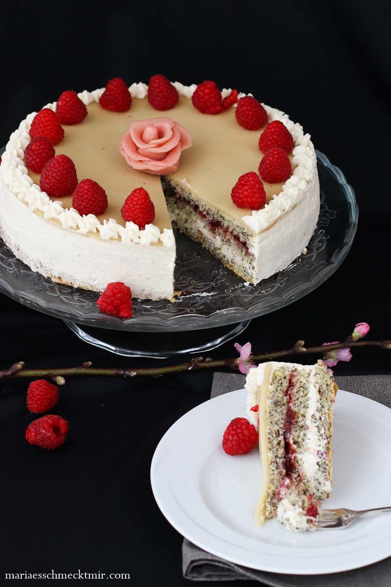 Mohn-Sahne-Torte mit Marzipan