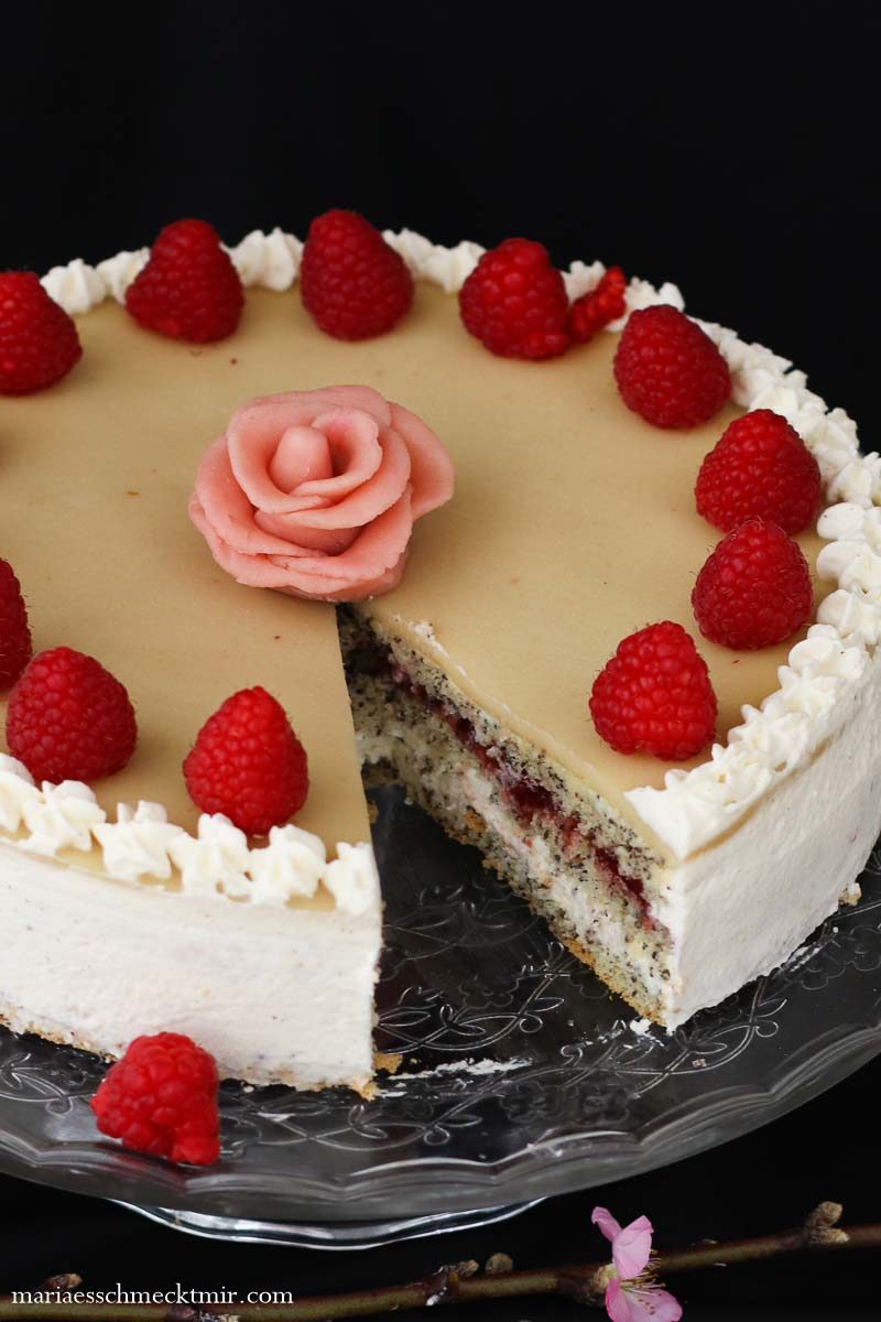 Mohn-Sahne-Torte mit Marzipan