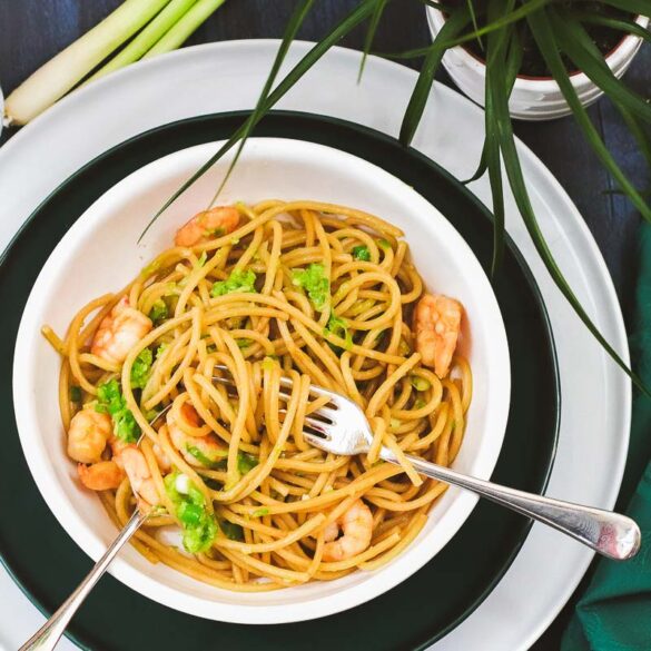 Spaghetti mit Hackbällchen in fruchtiger Tomatensoße