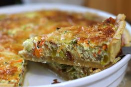 Zucchini-Karotten-Quiche-mit-Bacon