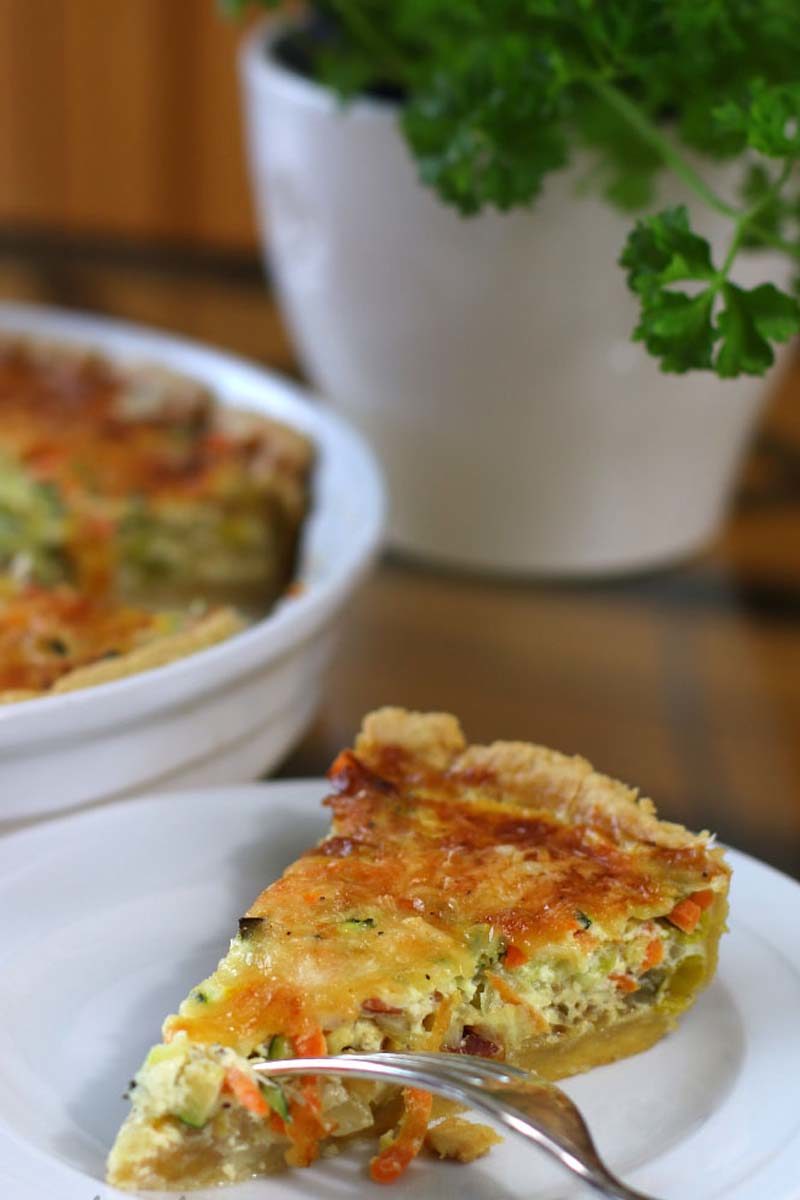 Zucchini-Karotten-Quiche mit Bacon