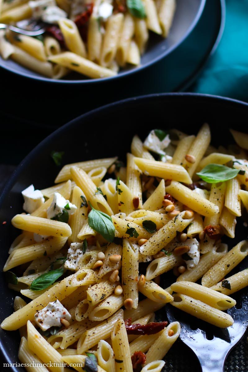 15 Minuten Pasta mit getrockneten Tomaten und Feta