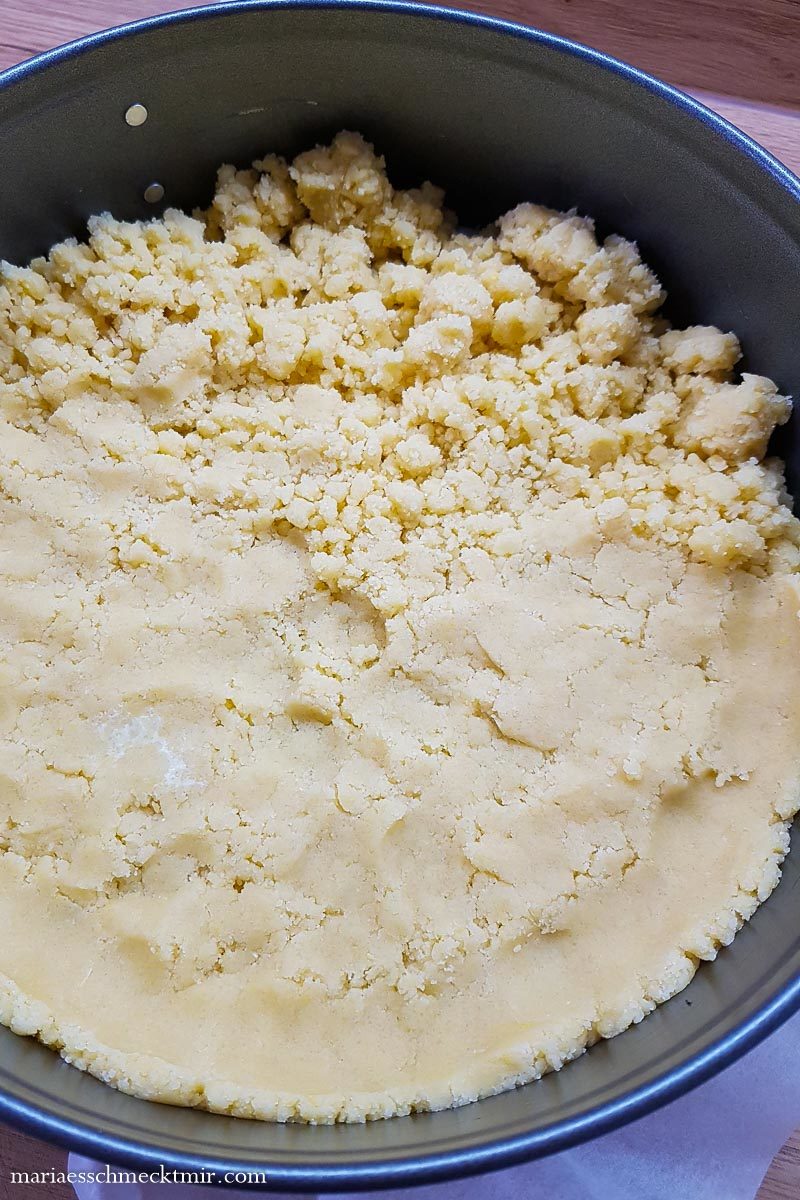 Teig für den Rhabarber-Streuselkuchen