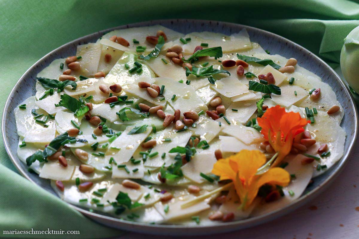 Sommerfrisches Kohlrabi-Carpaccio mit Parmesan