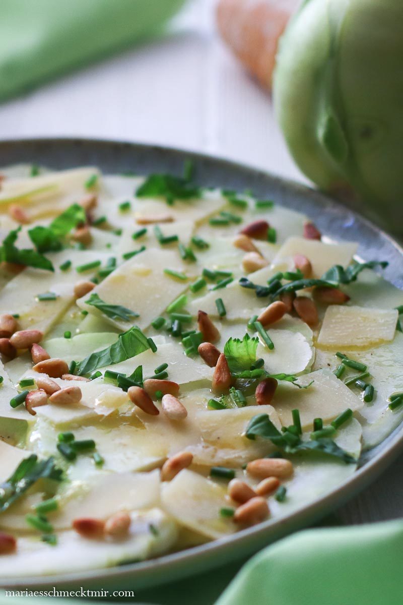 Sommerfrisches Kohlrabi-Carpaccio mit Parmesan