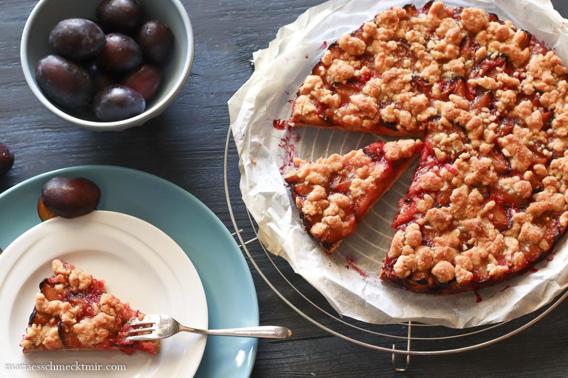 Schneller Zwetschgenkuchen mit Streuseln