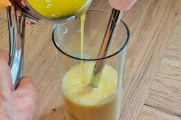 Sauce Hollandaise pürieren