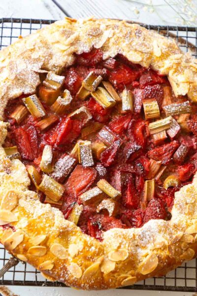 Einfache Erdbeer Rhabarber Galette