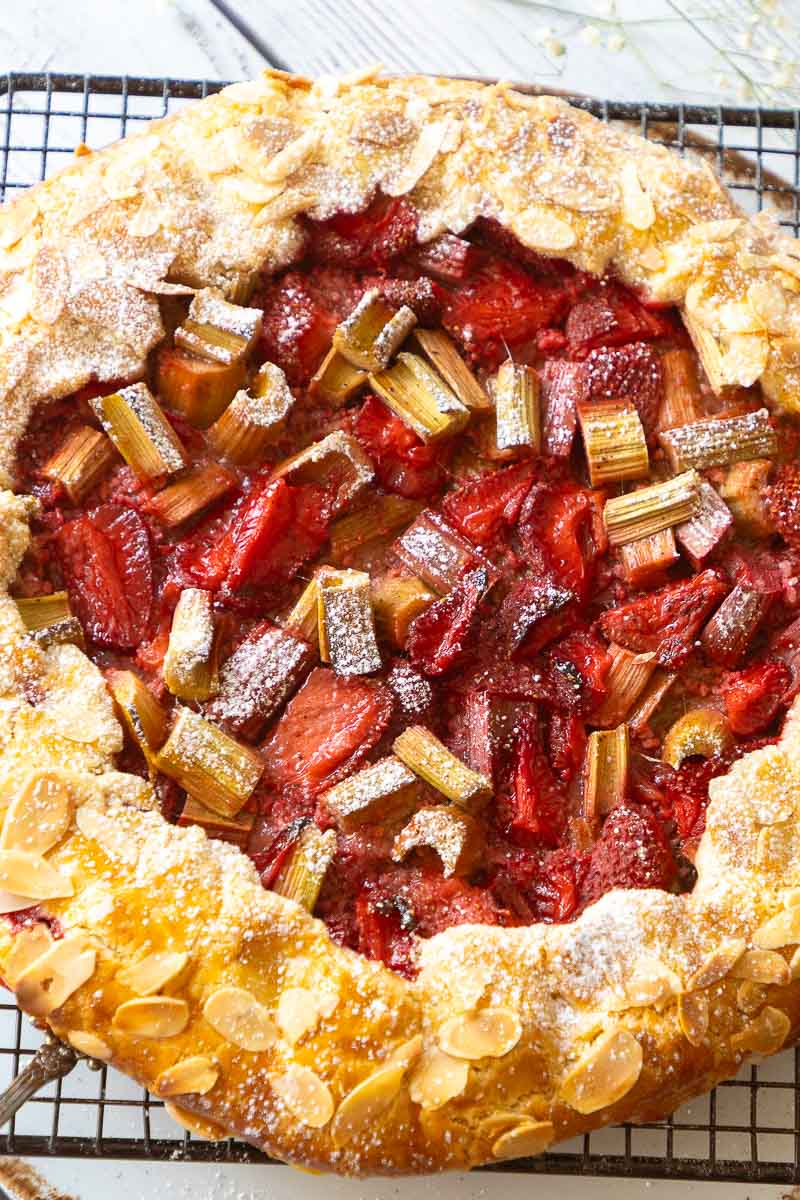 Einfache Erdbeer Rhabarber Galette