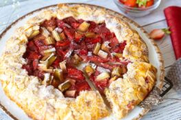 Erdbeer Rhabarber Galette
