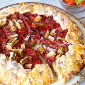 Erdbeer Rhabarber Galette
