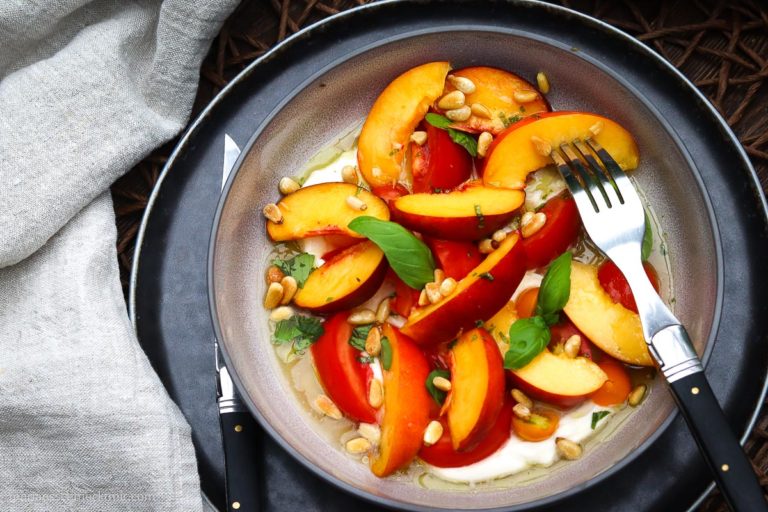 Sommerlicher Melonensalat mit Burrata