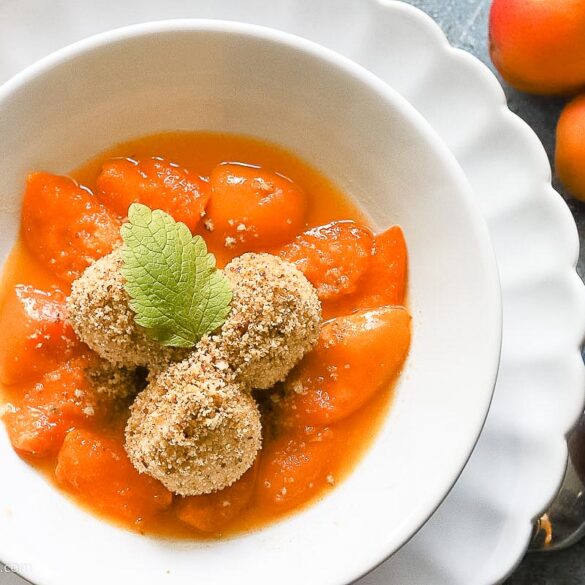 Topfenknödel mit Marillenröster