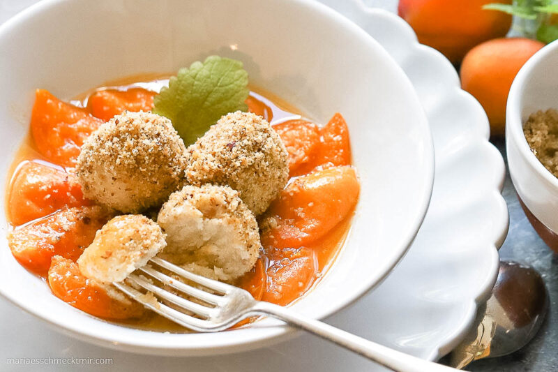 Topfenknödel mit Marillenröster