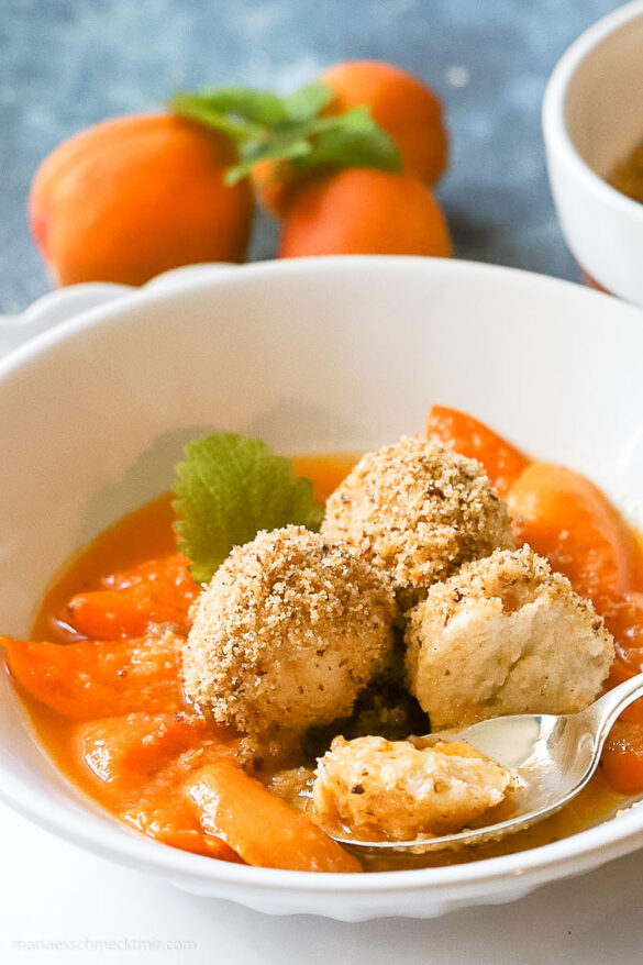 Topfenknödel mit Marillenröster