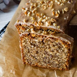 saftiger Nusskuchen mit Zimtglasur