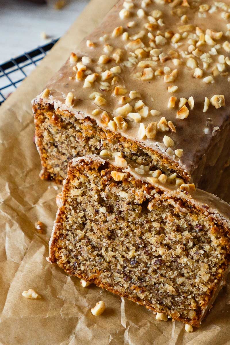 Saftiger Nusskuchen mit Zimtglasur