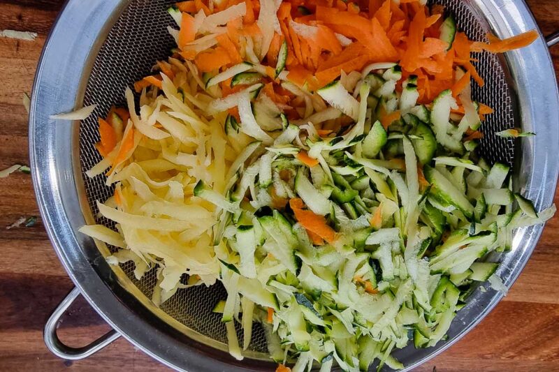 Knusprige Zucchinipuffer mit Kartoffeln