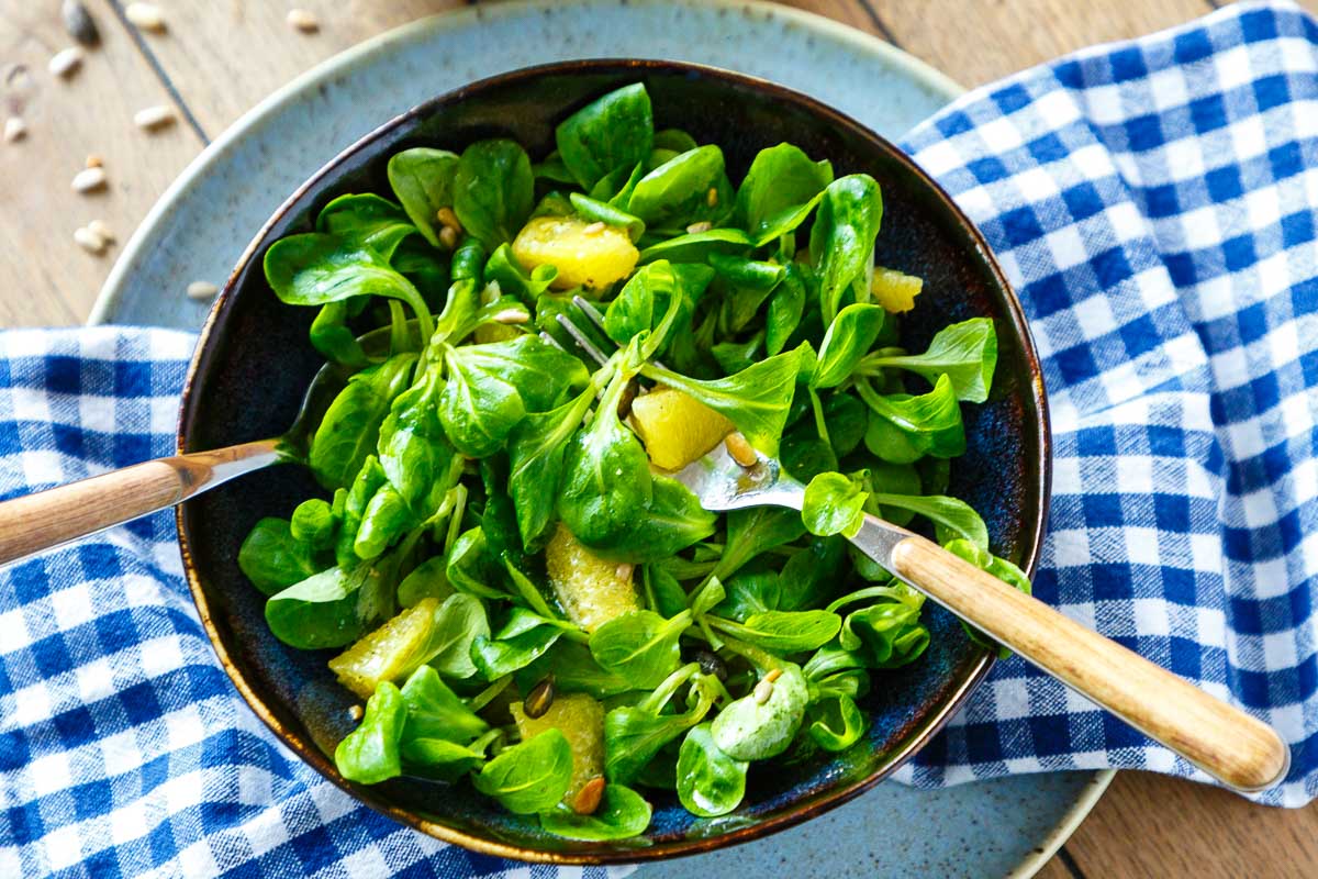 Feldsalat mit fruchtigem Orangen-Dressing