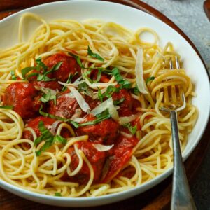 Hackbällchen in Tomatensoße